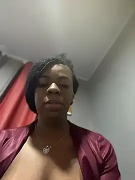 Priihmedeiros online show from May 4, 2026, 9:27 am