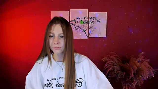 Snapshot of esme_moore_ chatting on October 10, 2025, 8:46 am esme moore  online show from October 10, 2025, 8:46 am