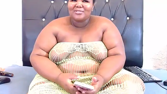 LadyBear2002 online show from April 8, 2026, 5:46 pm