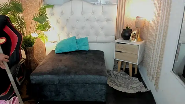 AriaVega online show from April 12, 2026, 1:16 pm