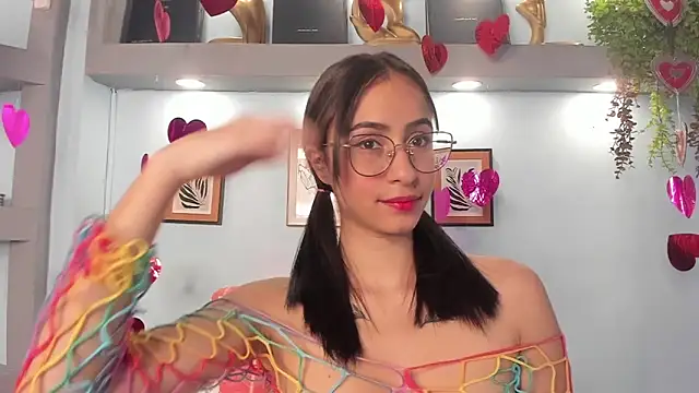 Alana Martinez  online show from February 10, 2026, 12:42 pm