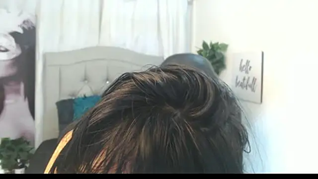 annyrusso online show from December 3, 2025, 2:04 pm