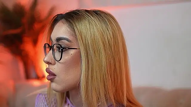 AileenKiss online show from March 19, 2026, 8:57 pm