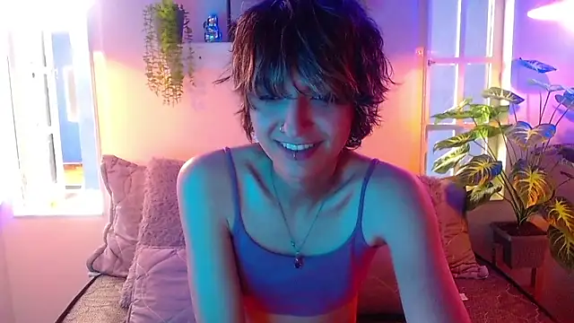noellee   online show from October 7, 2025, 1:41 pm