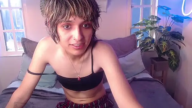 noellee   online show from October 21, 2025, 1:56 pm