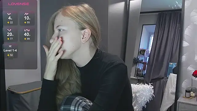 Snapshot of yuki_bloom chatting on October 23, 2025, 8:35 am yuki bloom online show from October 23, 2025, 8:35 am