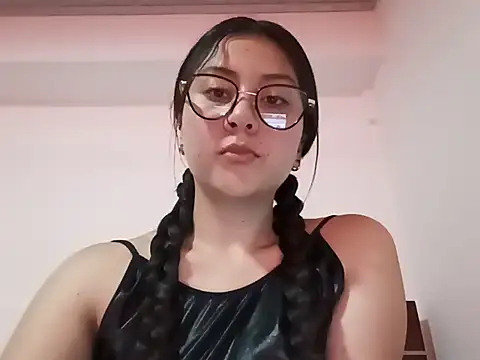 Snapshot of lil_mila chatting on October 22, 2025, 8:30 pm lil mila online show from October 22, 2025, 8:30 pm