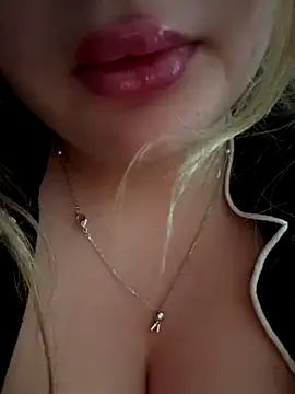 Snapshot of clarissetriolett chatting on October 6, 2025, 9:23 pm clarissetriolett online show from October 6, 2025, 9:23 pm