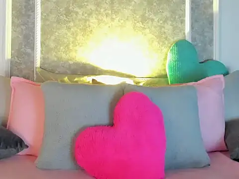  victoriaa  lois online show from October 17, 2025, 8:33 pm