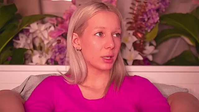 RanyThomson online show from November 27, 2025, 6:32 pm