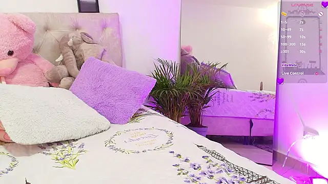 SoofiKiss online show from February 5, 2026, 8:24 pm