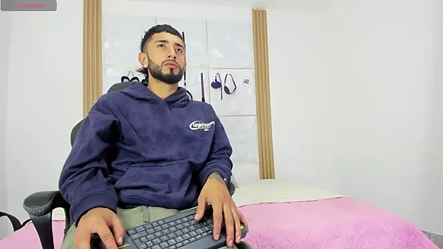 Snapshot of sofiandnick_smith chatting on October 20, 2025, 5:30 am sofiandnick smith online show from October 20, 2025, 5:30 am