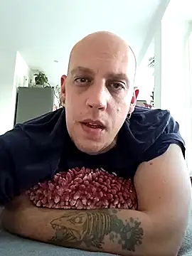 Kobradera1984 online show from October 15, 2025, 2:39 pm