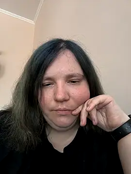  alexandra ray  online show from April 18, 2026, 10:41 am