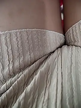 Mymy love91 online show from November 17, 2025, 8:42 am