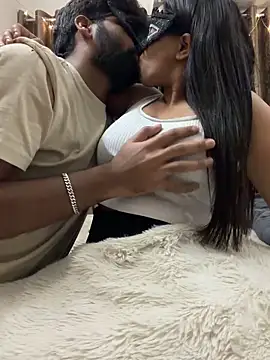 vickyandtania online show from April 2, 2026, 7:33 pm