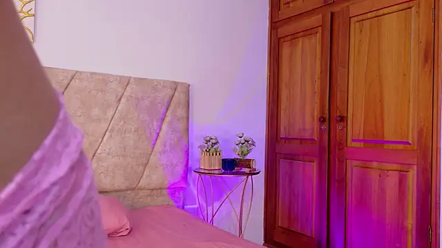 AmyVega  online show from October 8, 2025, 1:09 pm