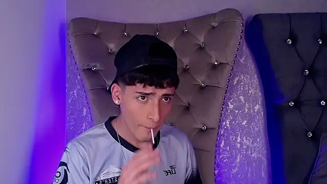 MateoMitchell online show from November 6, 2025, 4:46 am