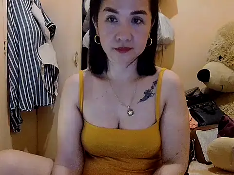 KissHott online show from February 9, 2026, 1:48 pm