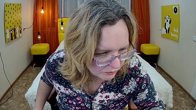 VestaWoody online show from November 20, 2025, 1:00 pm