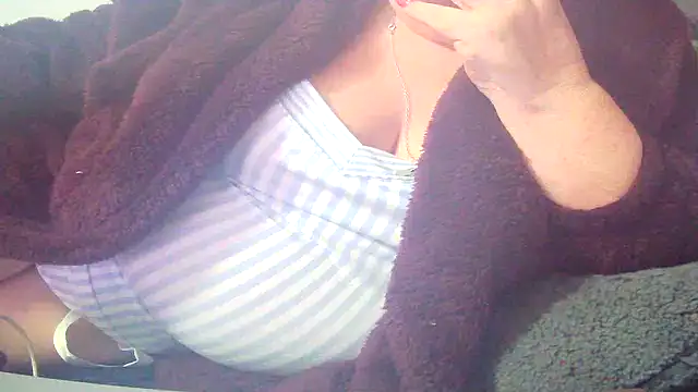 Playful MILF Demi online show from March 4, 2026, 9:37 am