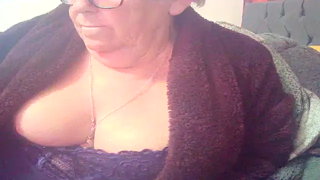 Playful MILF Demi online show from March 8, 2026, 10:52 am