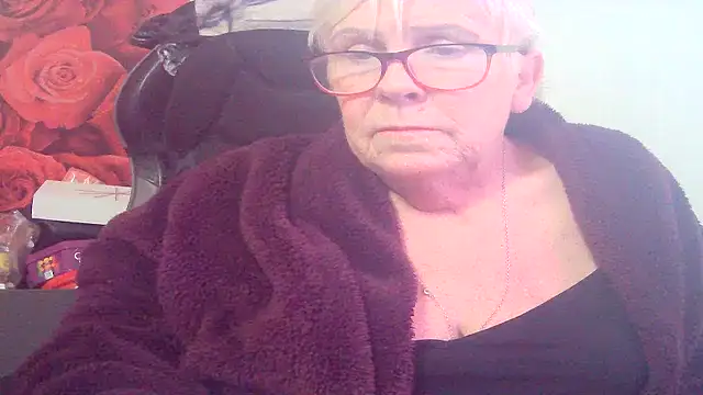 Playful MILF Demi online show from April 15, 2026, 7:58 pm