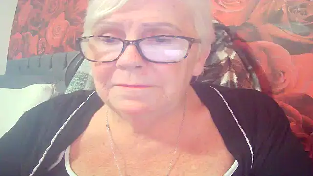 Playful MILF Demi online show from May 12, 2026, 10:01 am