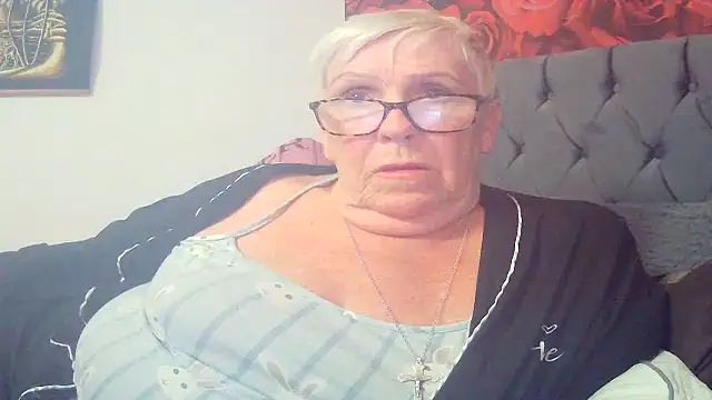 Playful MILF Demi online show from May 29, 2026, 9:46 pm