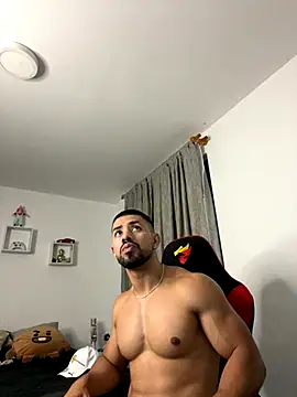 Ezzio Scolaro online show from November 4, 2025, 1:48 am