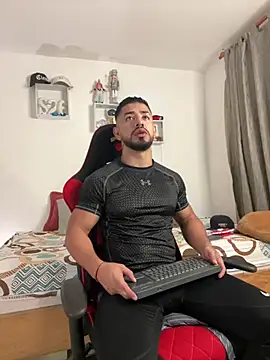 Ezzio Scolaro online show from April 14, 2026, 11:22 pm