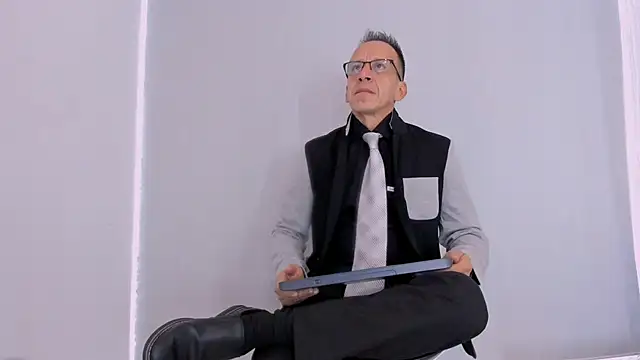  axelking  online show from October 30, 2025, 11:44 am