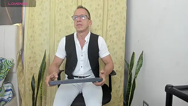 Snapshot of _axelking_ chatting on July 6, 2026, 11:51 am axelking online show from July 6, 2026, 11:51 am