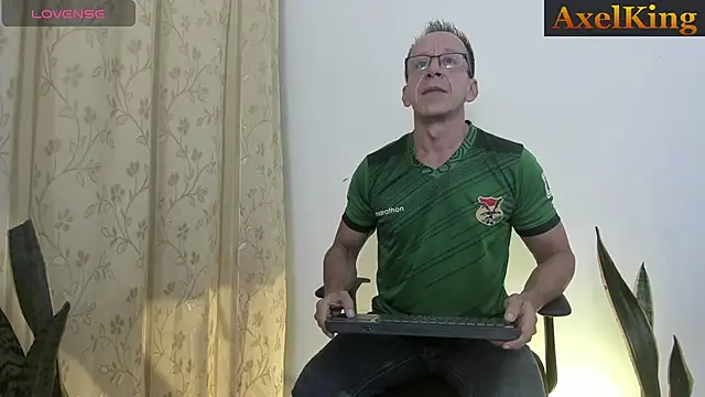 Snapshot of _axelking_ chatting on July 14, 2026, 11:38 am axelking online show from July 14, 2026, 11:38 am