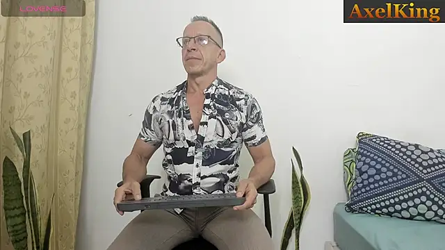 Snapshot of _axelking_ chatting on July 16, 2026, 11:38 am axelking online show from July 16, 2026, 11:38 am