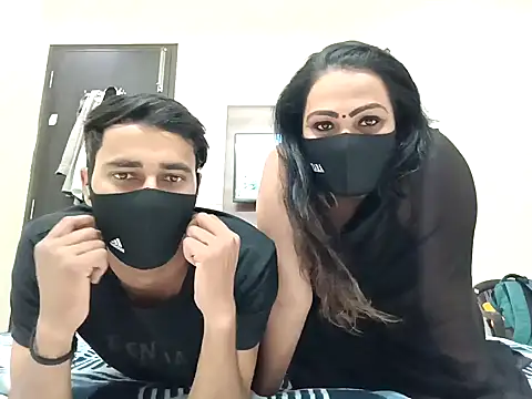 horny milf couple online show from October 8, 2025, 1:31 pm