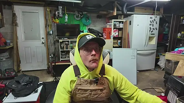 AverageMaleJay online show from December 5, 2025, 10:13 am