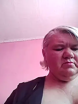 Snapshot of LusiyaGold5 chatting on October 23, 2025, 12:26 pm LusiyaGold5 online show from October 23, 2025, 12:26 pm