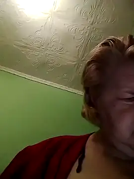 LusiyaGold5 online show from December 3, 2025, 9:57 pm