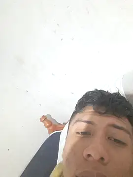 Snapshot of Elkiler72027 chatting on October 27, 2025, 7:01 am Elkiler72027 online show from October 27, 2025, 7:01 am