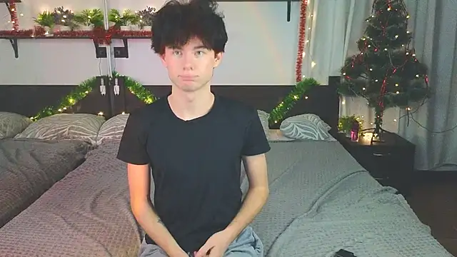 Cute Mike online show from December 14, 2025, 9:19 pm