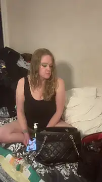 Snapshot of amandatheblondewife chatting on January 16, 2026, 7:34 am amandatheblondewife online show from January 16, 2026, 7:34 am