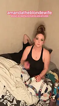 Snapshot of amandatheblondewife chatting on March 2, 2026, 12:23 pm amandatheblondewife online show from March 2, 2026, 12:23 pm