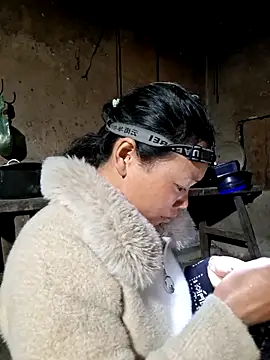 miomio-12 online show from February 20, 2026, 1:33 pm