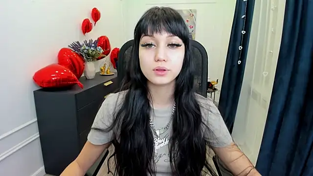 Snapshot of TiffanyYounge chatting on February 13, 2026, 12:12 pm TiffanyYounge online show from February 13, 2026, 12:12 pm