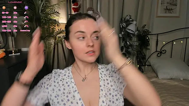 ThelmaJusto online show from April 15, 2026, 3:30 pm