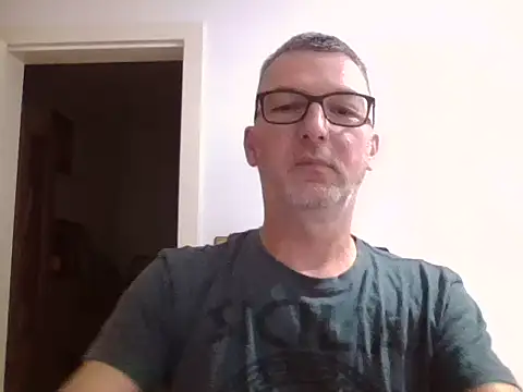 Snapshot of SilkenQuip chatting on October 8, 2025, 7:55 pm SilkenQuip online show from October 8, 2025, 7:55 pm