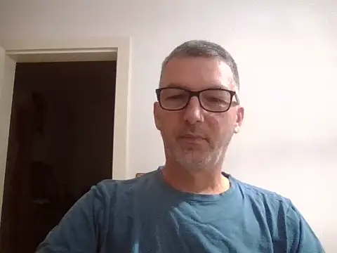 Snapshot of SilkenQuip chatting on October 18, 2025, 4:19 pm SilkenQuip online show from October 18, 2025, 4:19 pm