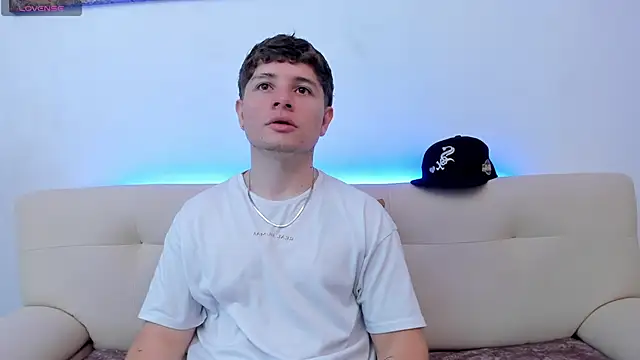 Leoo Miller online show from October 22, 2025, 8:52 pm