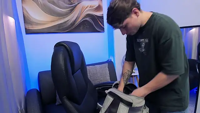 Leoo Miller online show from February 15, 2026, 3:47 am